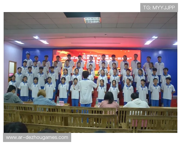 “约内斯库三分大赛夺冠后与队友庆祝，自由人包揽两单项冠军”