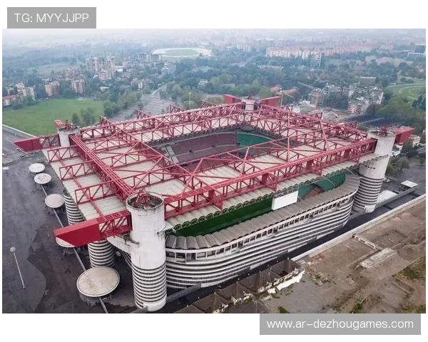 圣西罗球场气氛紧张，利物浦点球绝杀后客队球迷狂欢